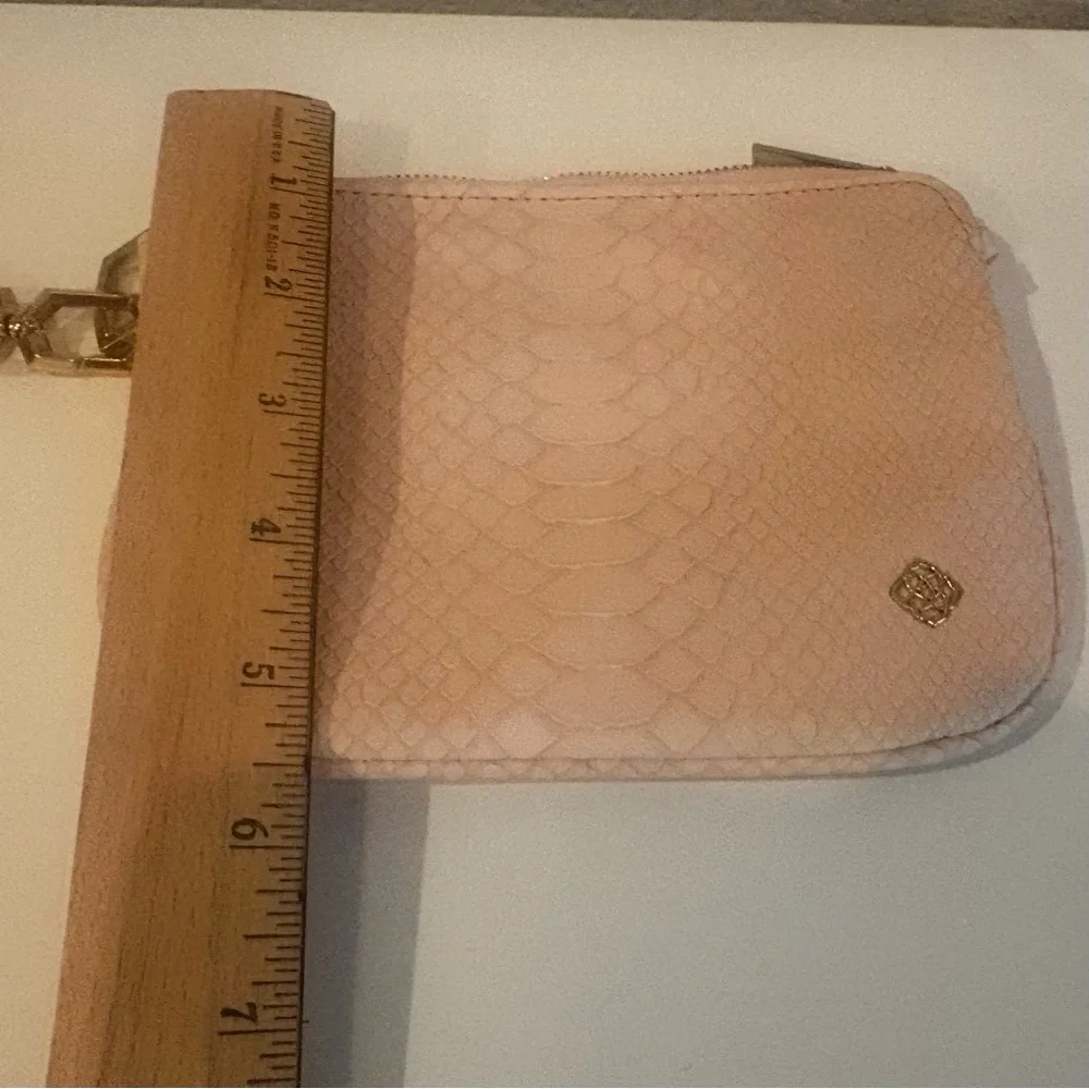 Kendra Scott Wristlet Pouch Womens Small Blush Pink Snakeskin Embossed‎